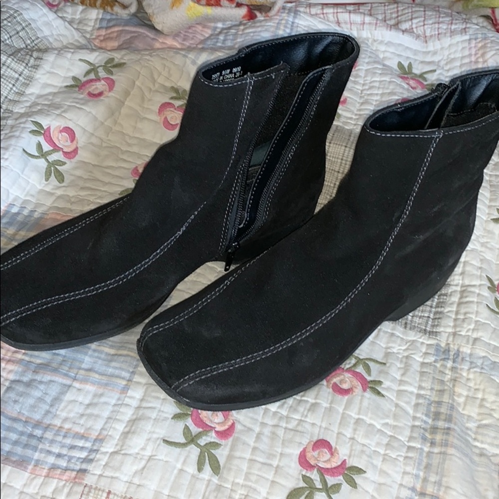 Clark’s Suede Ashlyn Boots 9.5W